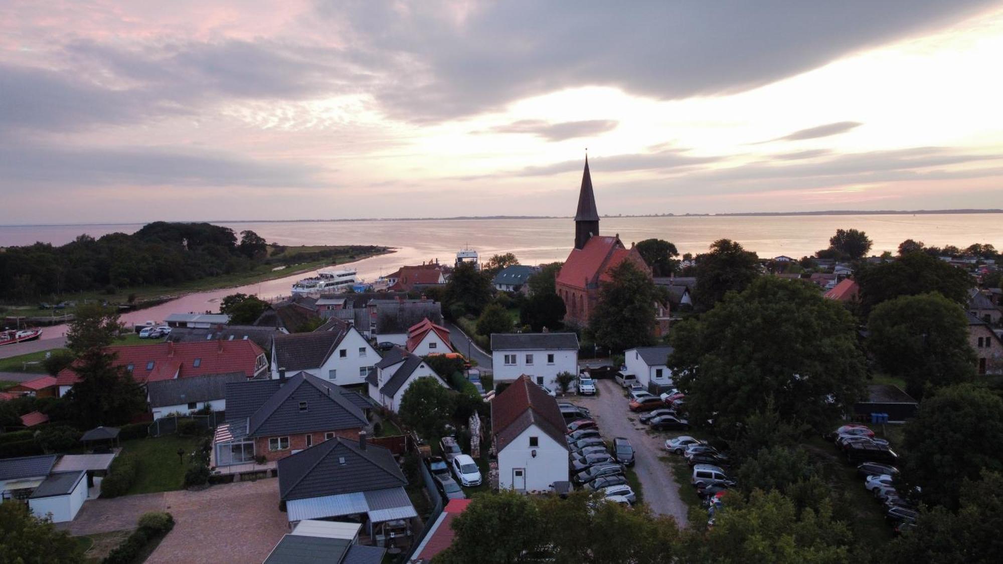 Reetferienhaus - Schaprode Hafen Extérieur photo
